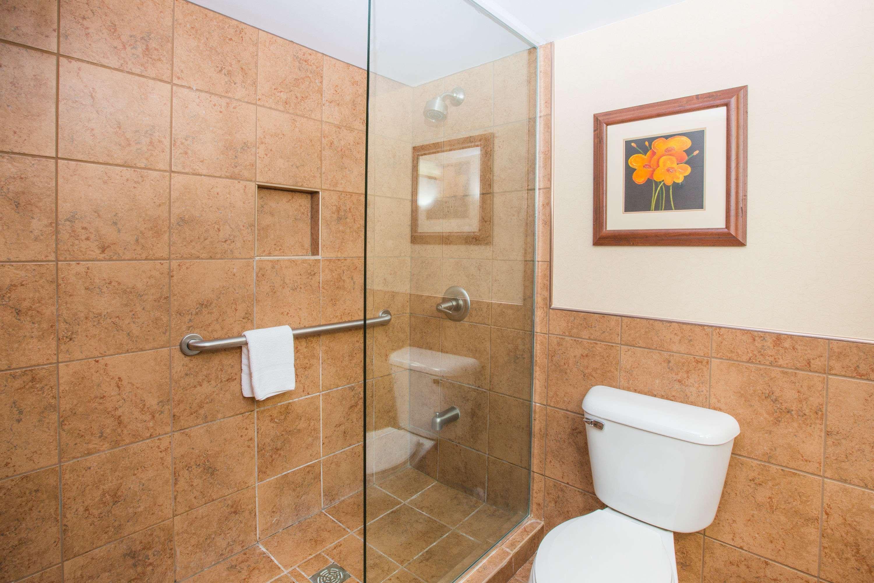 Ramada By Wyndham Des Moines Tropics Resort & Conference Ctr Urbandale Bagian luar foto