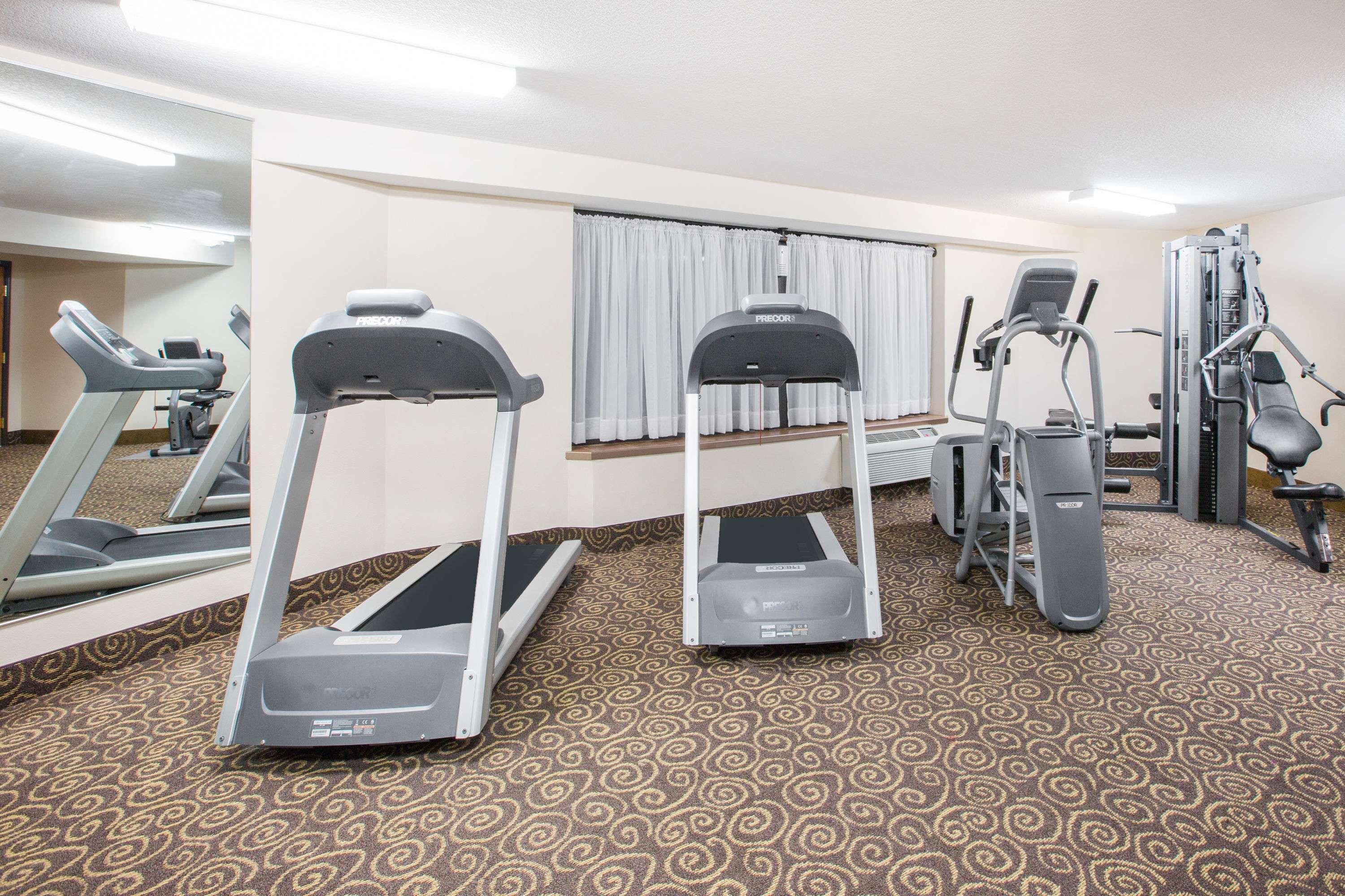 Ramada By Wyndham Des Moines Tropics Resort & Conference Ctr Urbandale Bagian luar foto