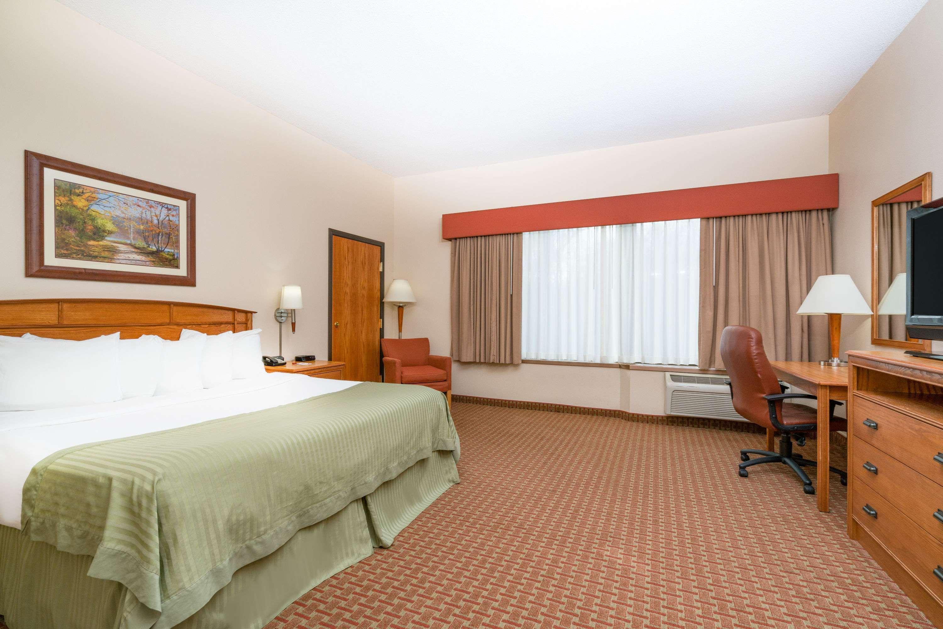 Ramada By Wyndham Des Moines Tropics Resort & Conference Ctr Urbandale Bagian luar foto