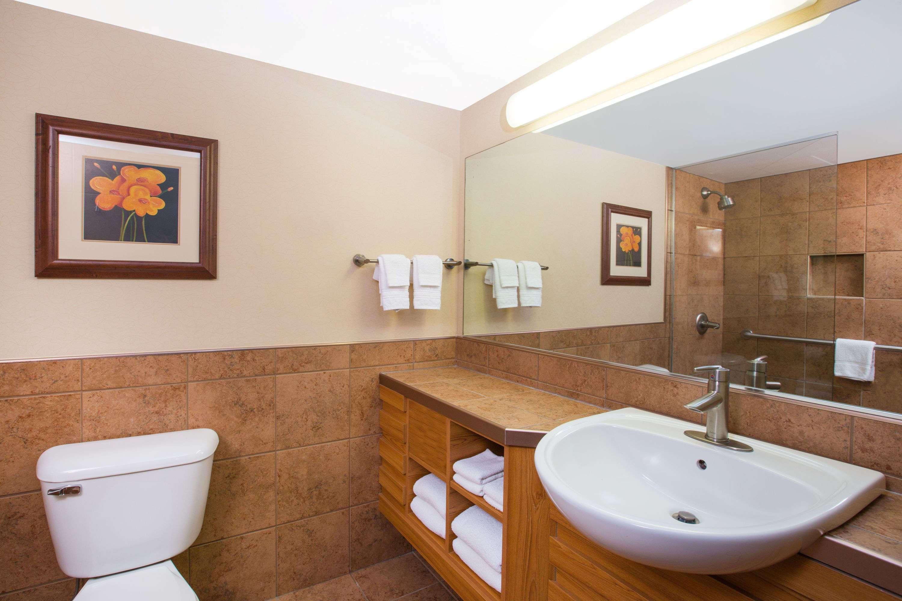 Ramada By Wyndham Des Moines Tropics Resort & Conference Ctr Urbandale Bagian luar foto